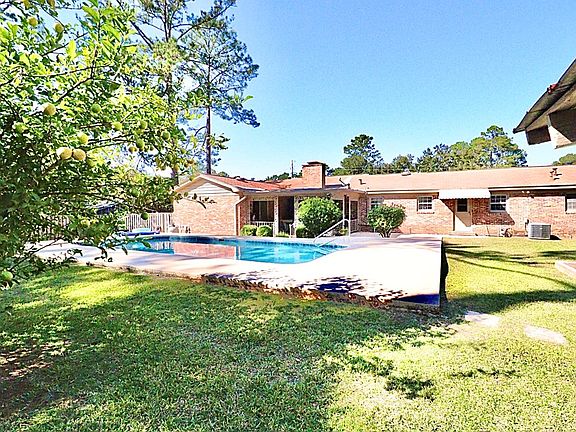 5th image of 705 Maplewood Dr