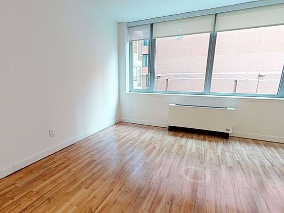5th image of 88 Leonard St APT 1207