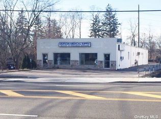 196 W Main St, Smithtown, NY 11787