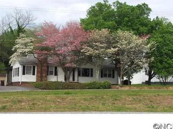 607 S Shamrock Ave, Landrum, SC 29356