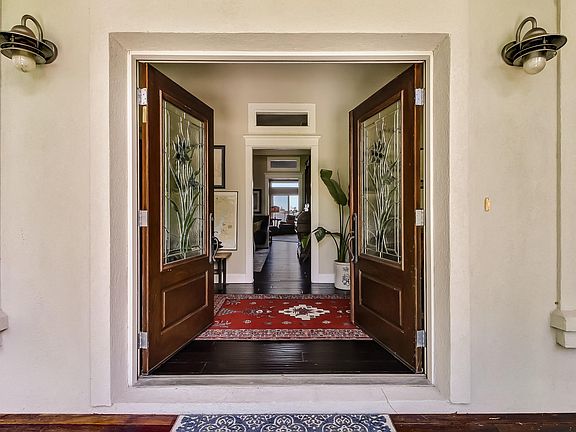 4th image of 10050 Heckscher Dr