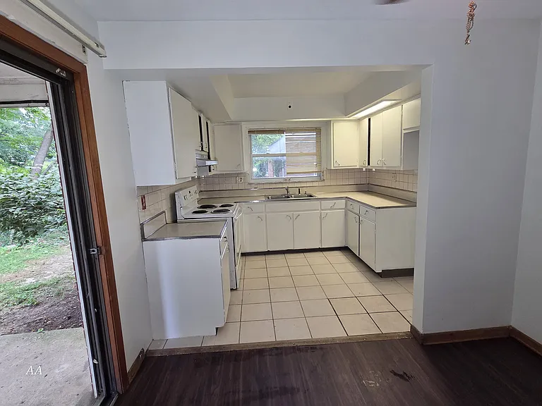 188 Waldorf Dr — Photo 6