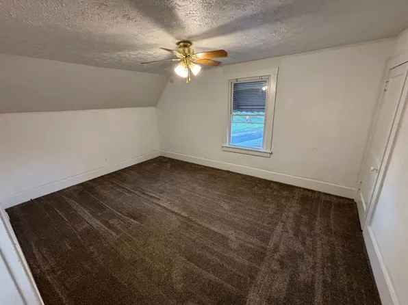 106 6th St NW, Massillon, OH 44647
