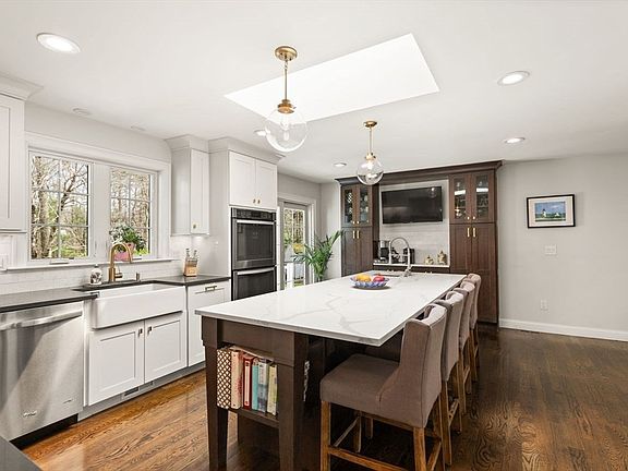 4th image of 15 Ramblewood Dr