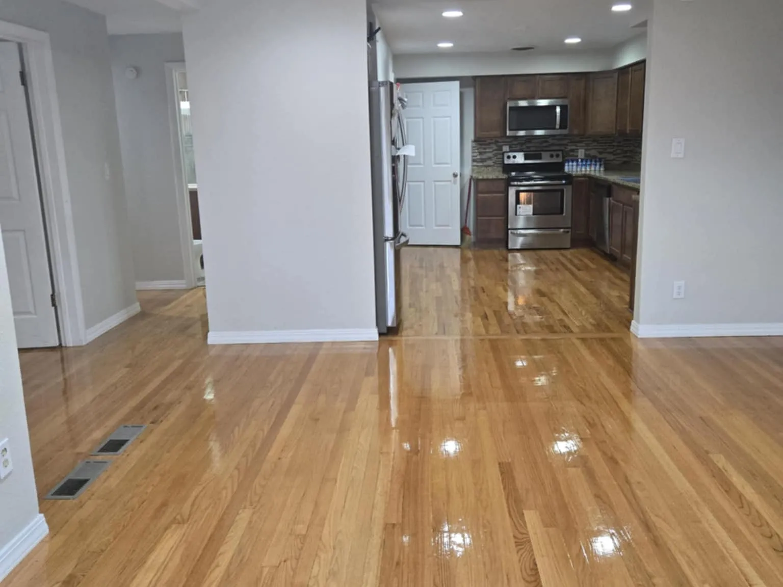 5 bed, 2294 sqft, $2,500 — Photo 3
