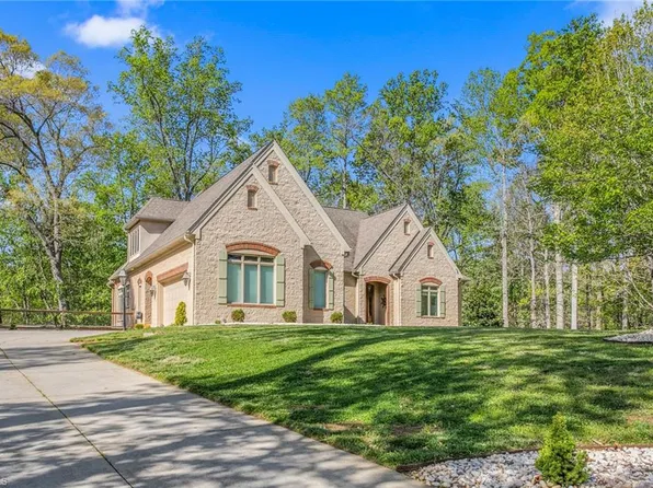 6699 Fegan Rd, Summerfield, NC 27358