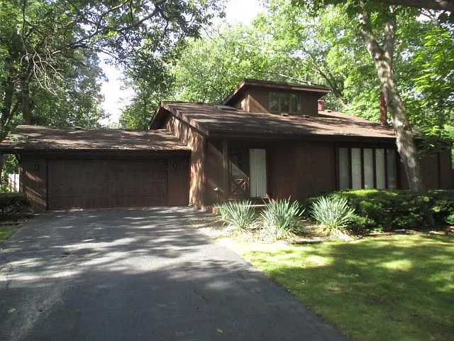 3522 Chalet Ln photo 1