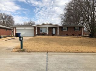 14070 Davey Dr, Florissant, MO 63034