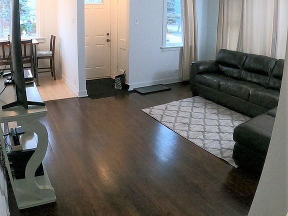 4th image of 2605 W 89th St