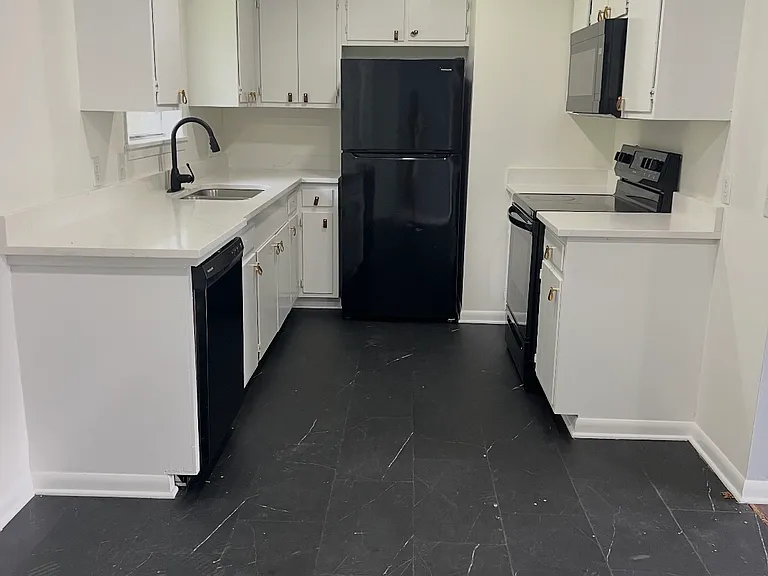 207 Dogwood Dr — Photo 3