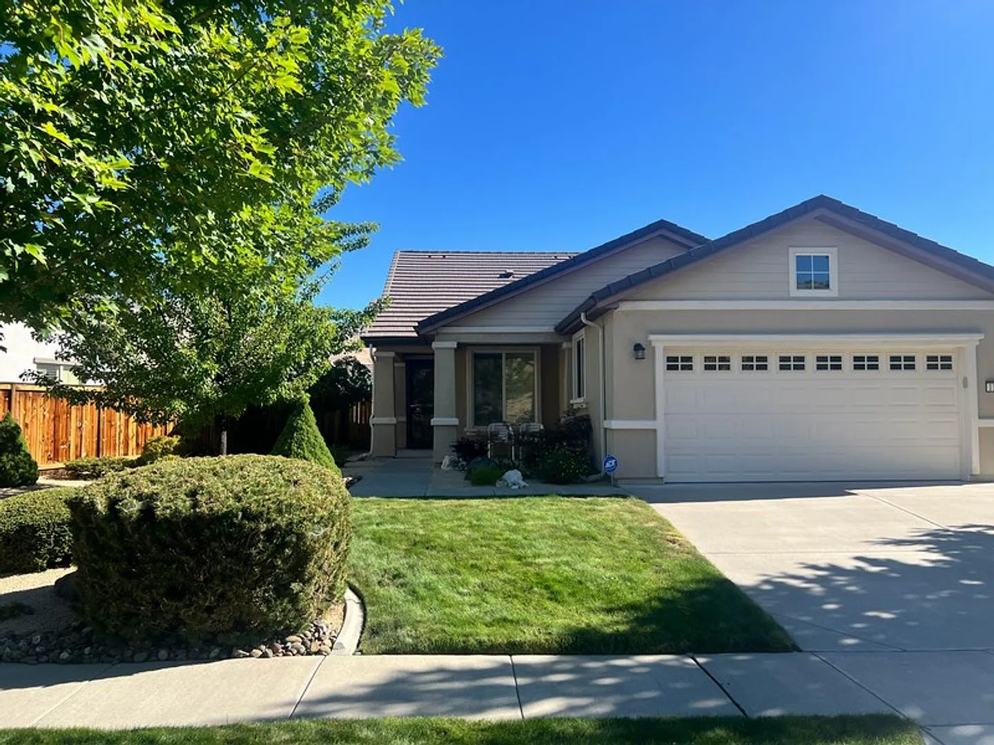 Two Bedroom in 55+ Sierra Canyon Community with Landscaping Provided. — Photo 2