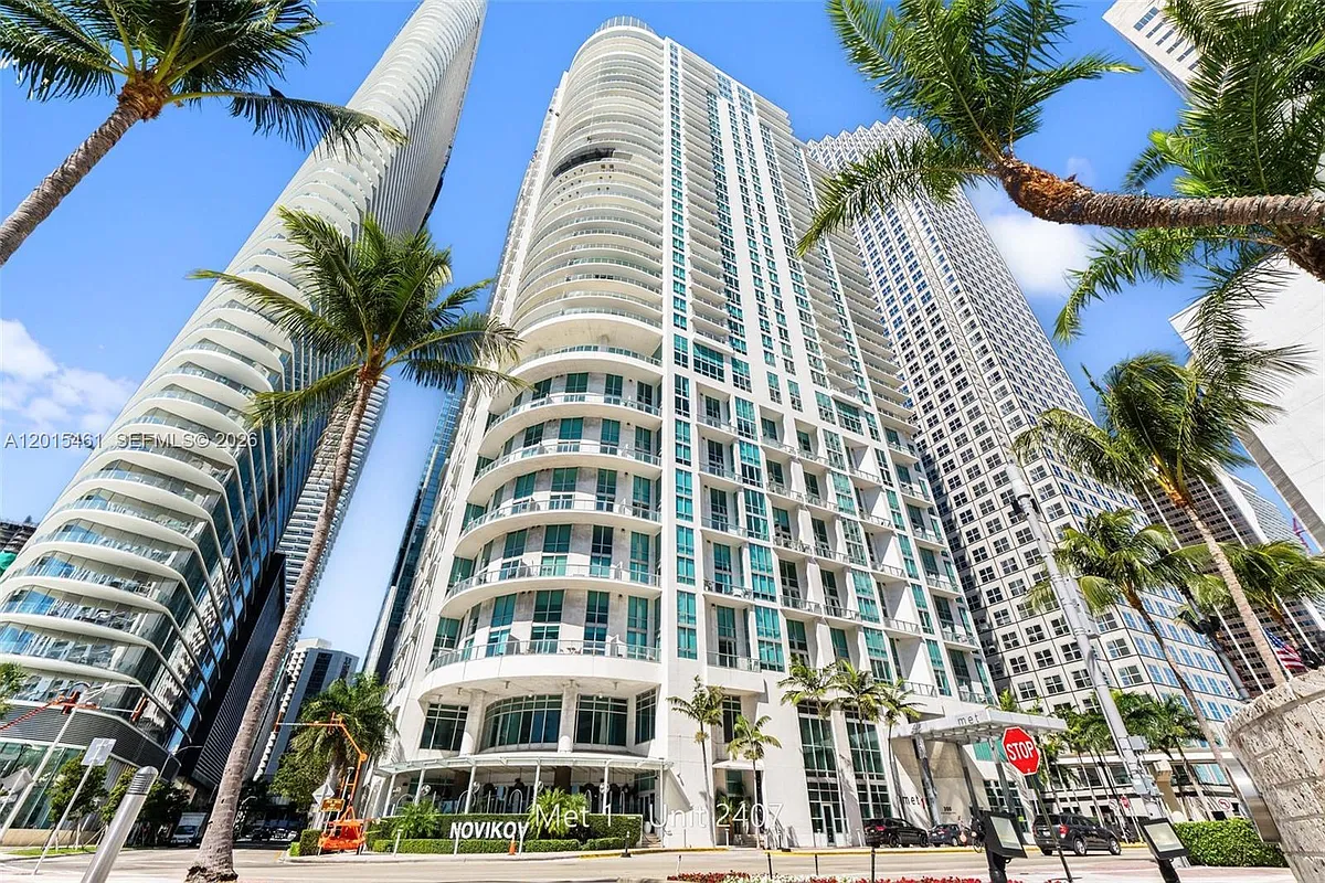 Building Photo - 300 S Biscayne Blvd #T-2407