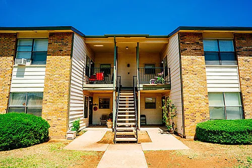 CROSS TIMBERS AT GRAND STREET Photo 1