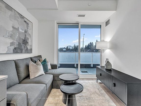 4th image of 215 Lakeshore Rd W #205