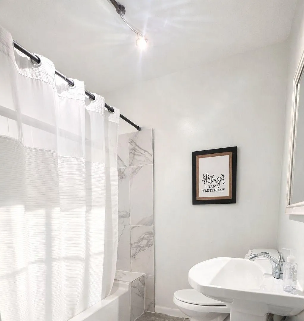 4 bed, 3.0 bath, 2300 sqft, $940 — Photo 2