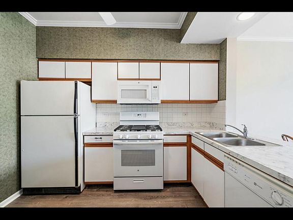 4th image of 463 Mill St #463