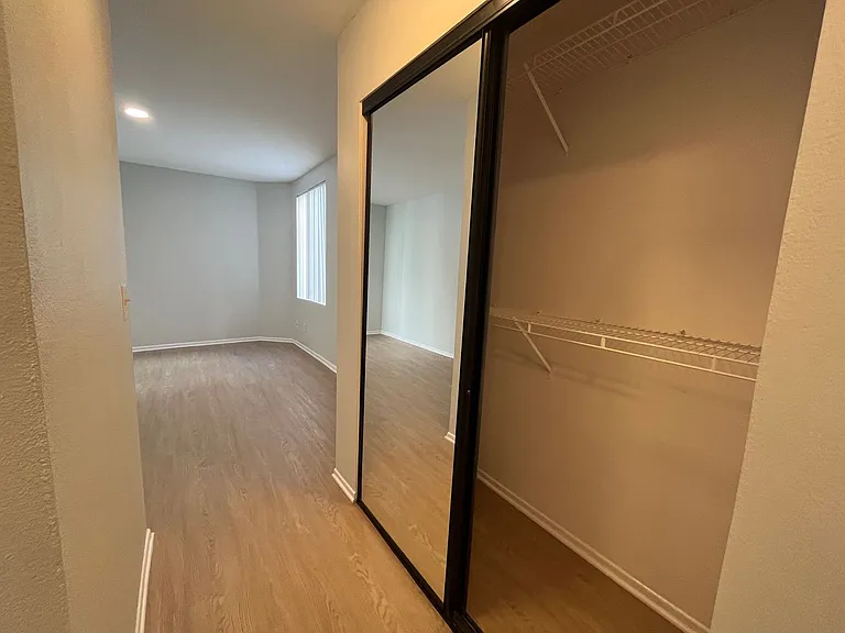 5235 Kester Ave — Photo 35