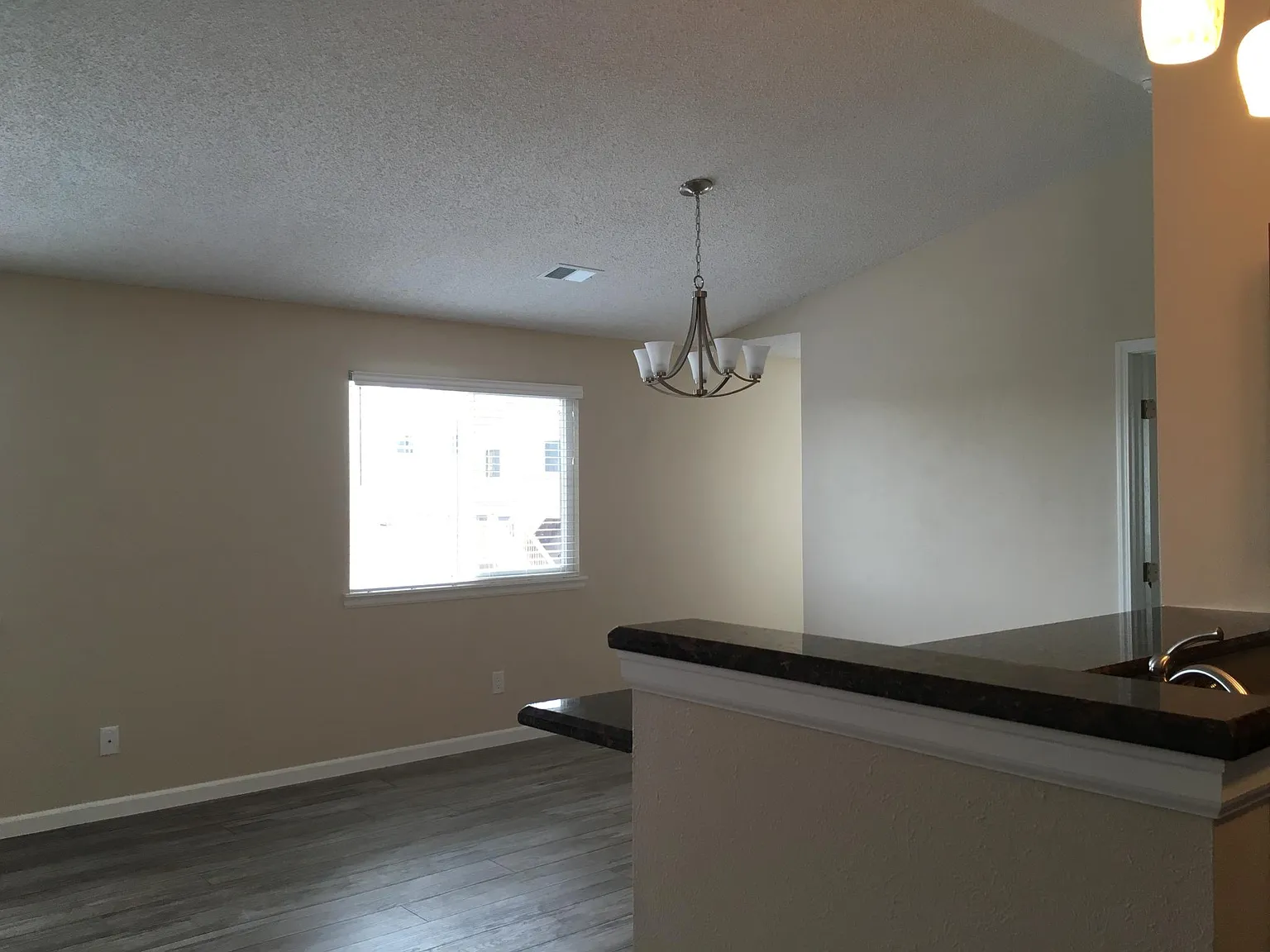2 bed, 1056 sqft, $2,300 — Photo 4