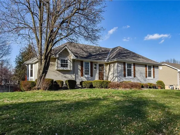 812 SE 16th St, Oak Grove, MO 64075