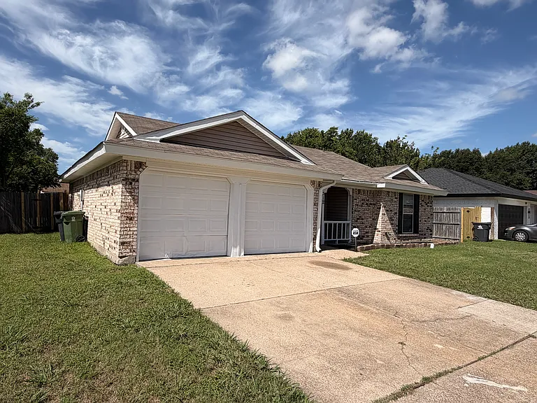 312 Juniper Dr — Photo 2