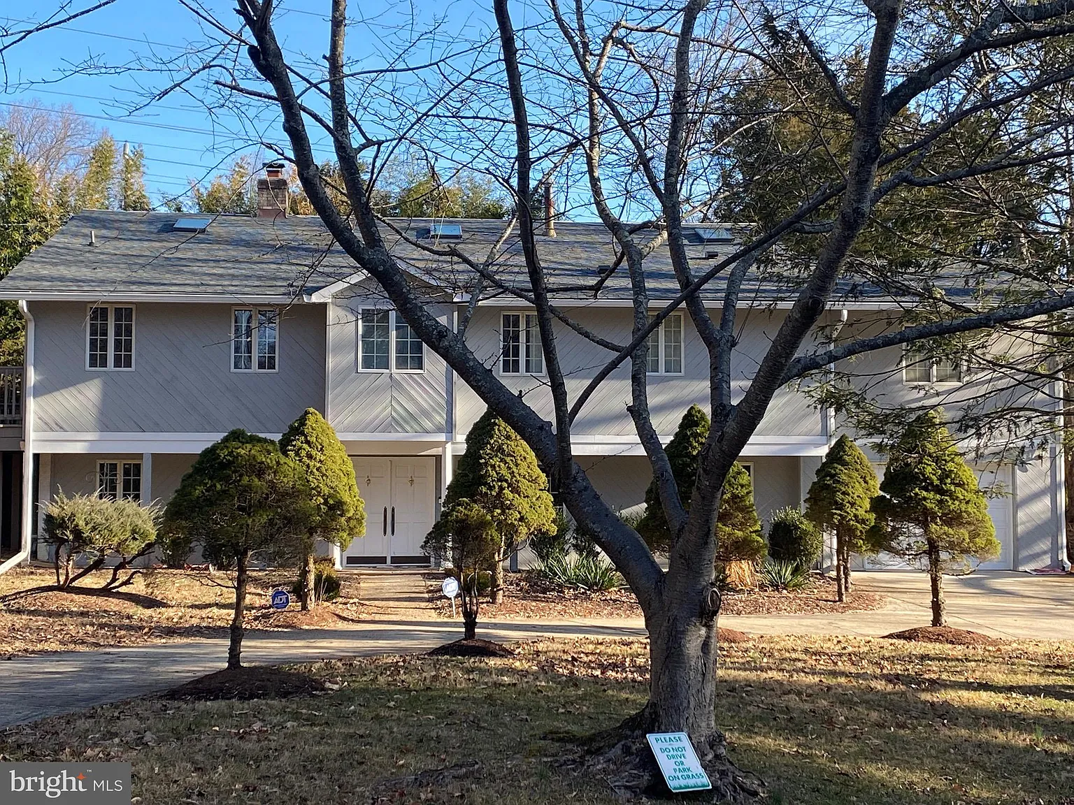 5 bed, 4.5 bath, 3151 sqft, $4,600 — Photo 2