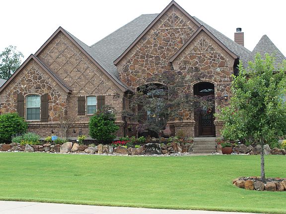 12609 Indian Creek front yar
