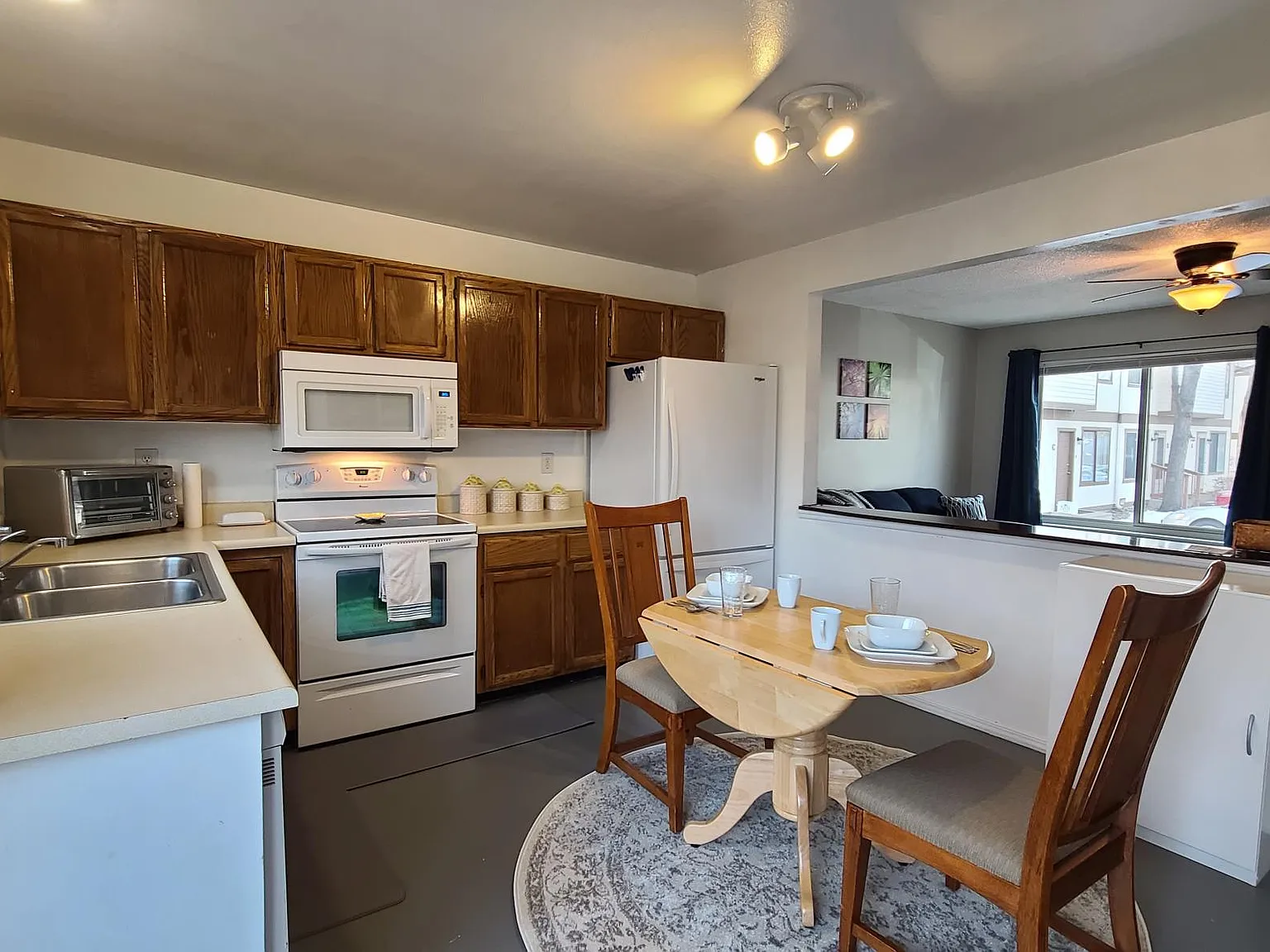 2 bed, 876 sqft, $1,500 — Photo 2