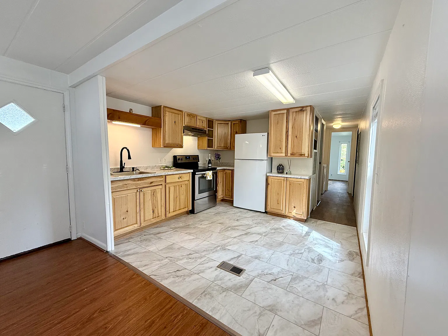 3 bed, 820 sqft, $1,695 — Photo 3