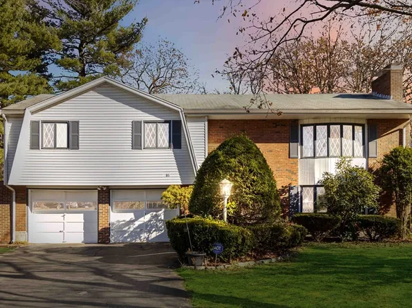 86 Spruce Rd, Reading, MA 01867