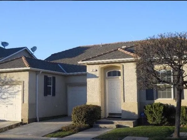 675 W Edinburgh Ln, Clovis, CA 93619