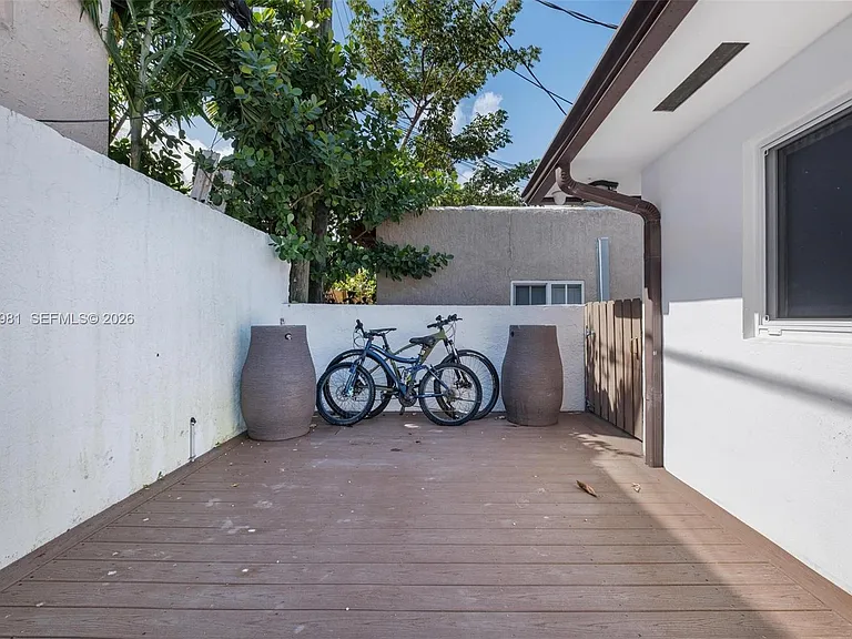 2430 SW 22nd Ter — Photo 52