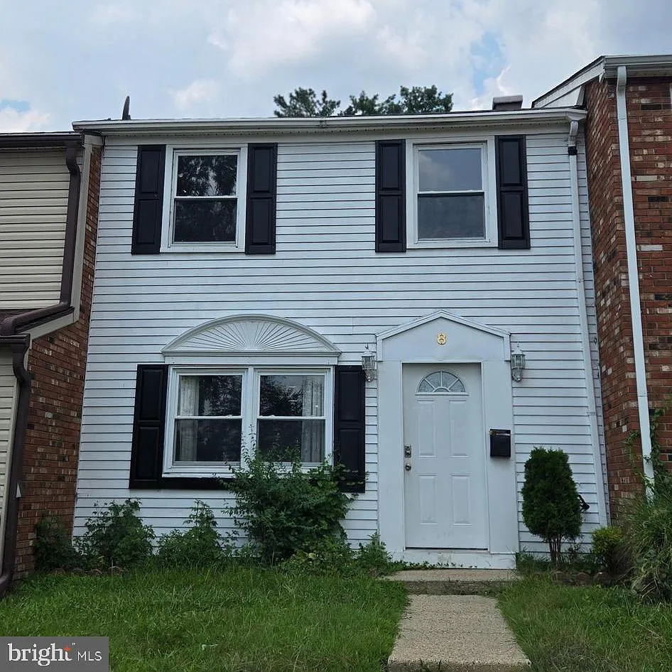 3 bed, 1.5 bath, 1350 sqft, $2,650 — Photo 1