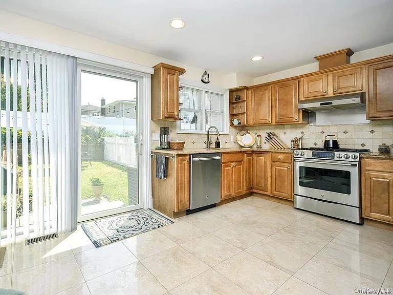 24 Sintsink Dr W — Photo 13