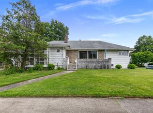 11 Webb Hill Rd, Great Neck, NY 11020