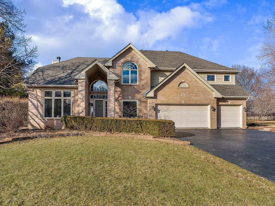 Brand New Roof! Complete tear off and transferable warranty to new owners!