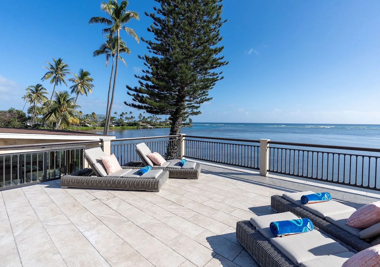 Wailupe Seaside Haven: Beachfront Luxury Home w/ Infinity Pool & City Proximity — Photo 3