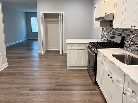 3rd image of 60 Carroll St #2