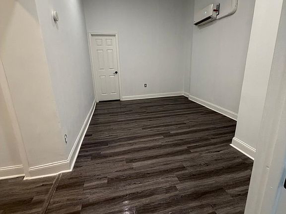 2nd image of 406 Communipaw Ave APT 4