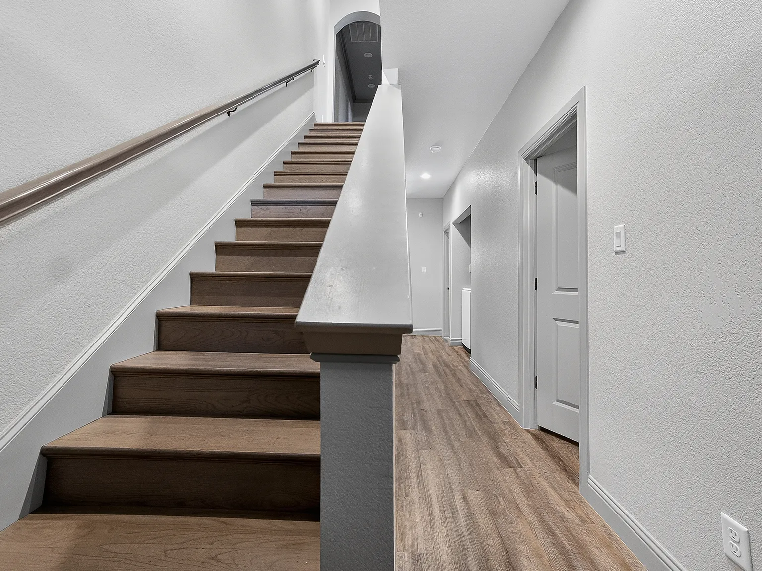 5 bed, 5.5 bath, 2200 sqft, $7,500 — Photo 3