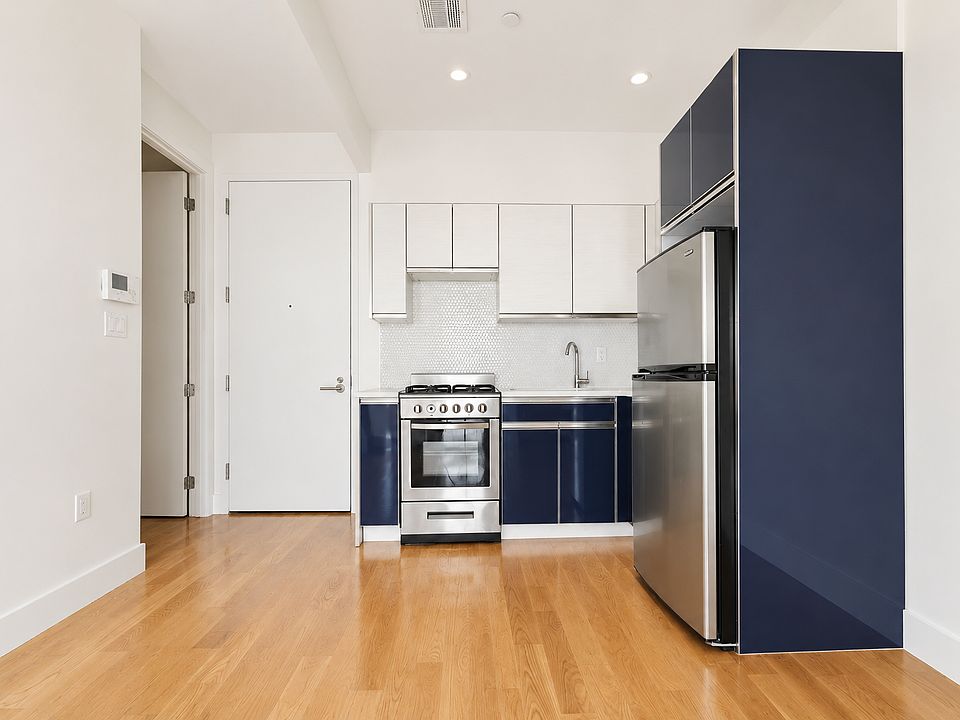 1st image of 755 De Kalb Ave #2R