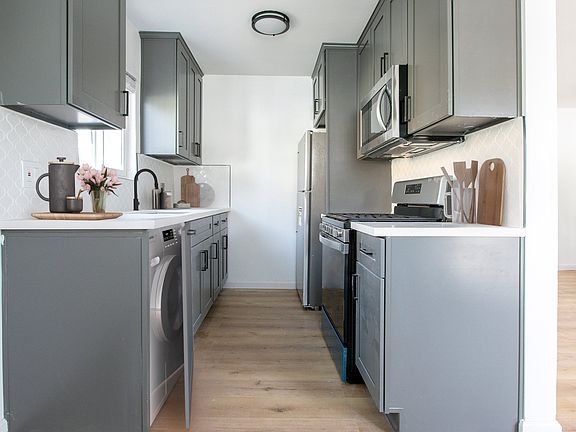 3rd image of 6556 La Mirada Ave APT 301