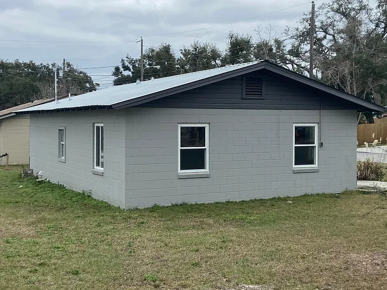 1701 Louise Ave — Photo 1