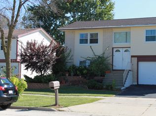 1679 Bicek Dr, Hoffman Estates, IL 60192