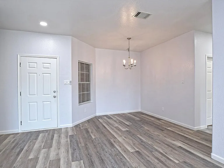 401 Bandera Woods Blvd — Photo 4