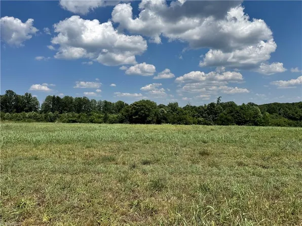 8 Sandy Springs Church Rd, Mocksville, NC 27028