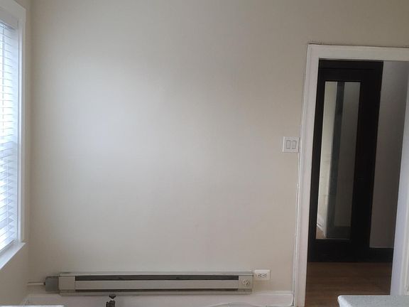 3rd image of 3817.5 N Greenview Ave #3W