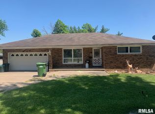 1809 N 10th St, Clinton, IA 52732