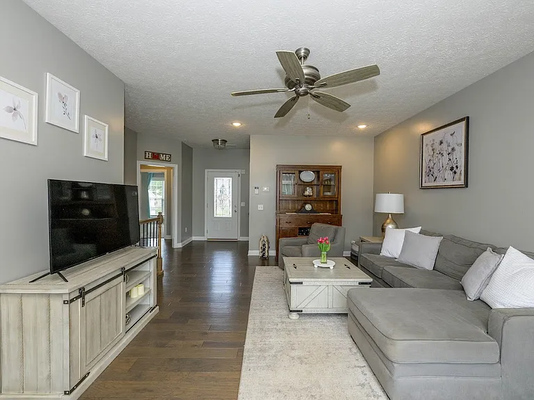 236 Butterfield Dr — Photo 4