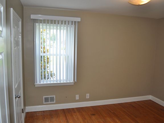 5th image of 2900 Abigail Dr APT 3