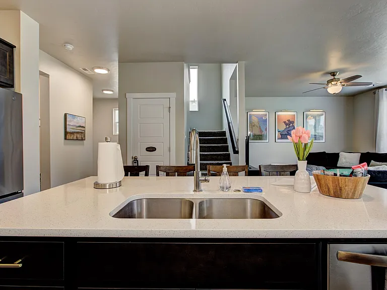 254 S Riggs Spring Ave — Photo 2